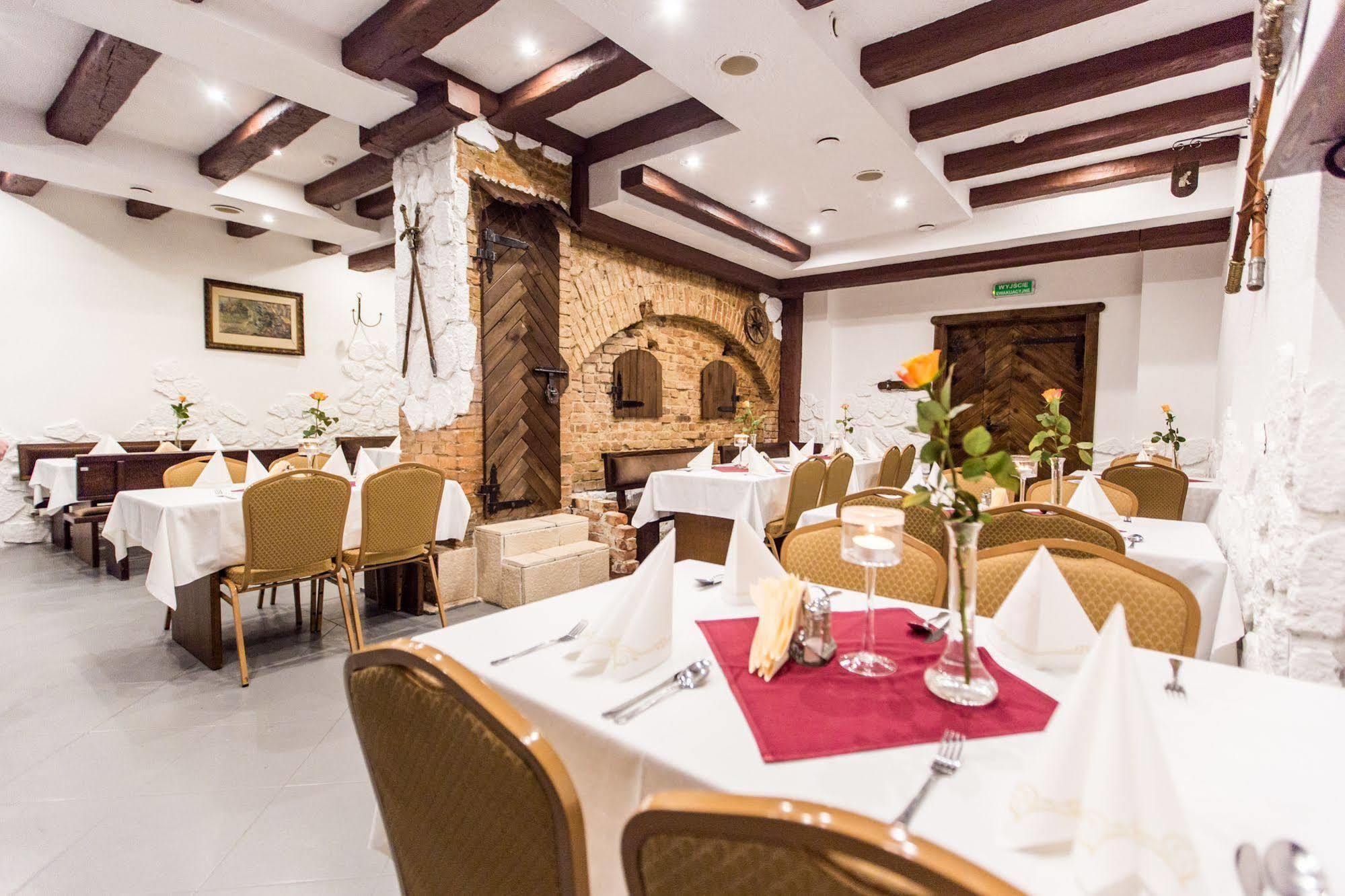 Hotel Rycerski Щецин Экстерьер фото