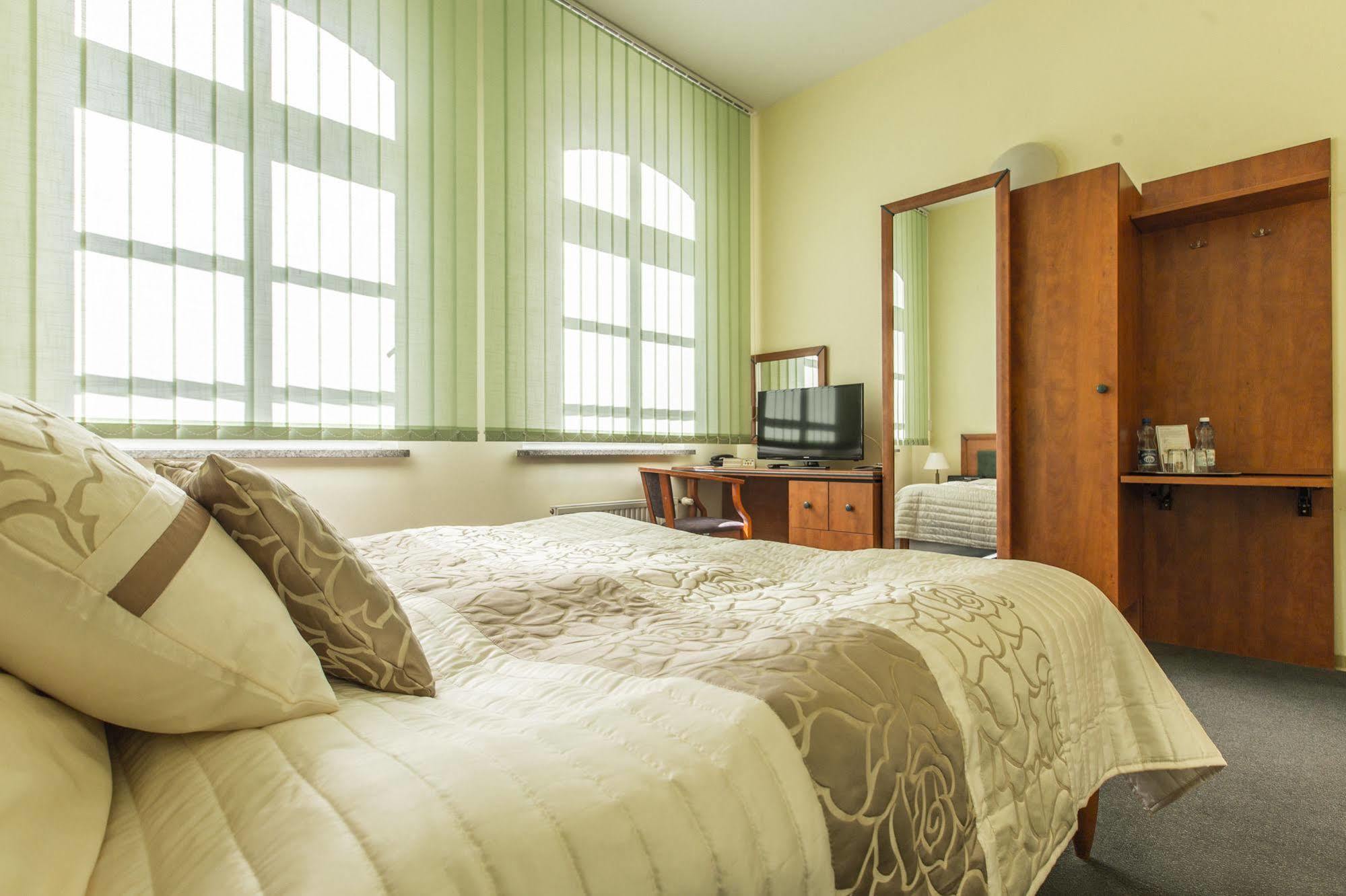 Hotel Rycerski Щецин Экстерьер фото